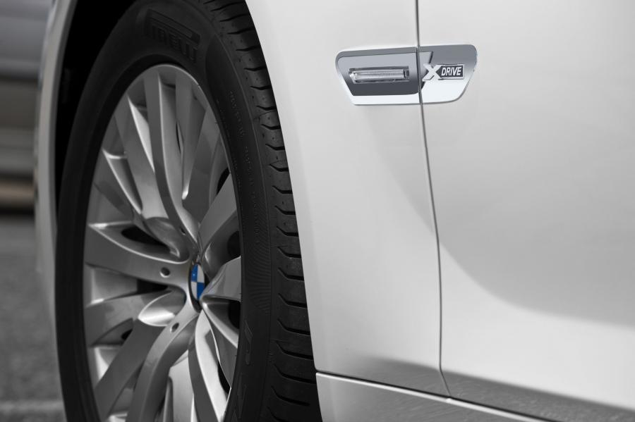  BMW 7-Series 2009 года  (фото 3 из 167)